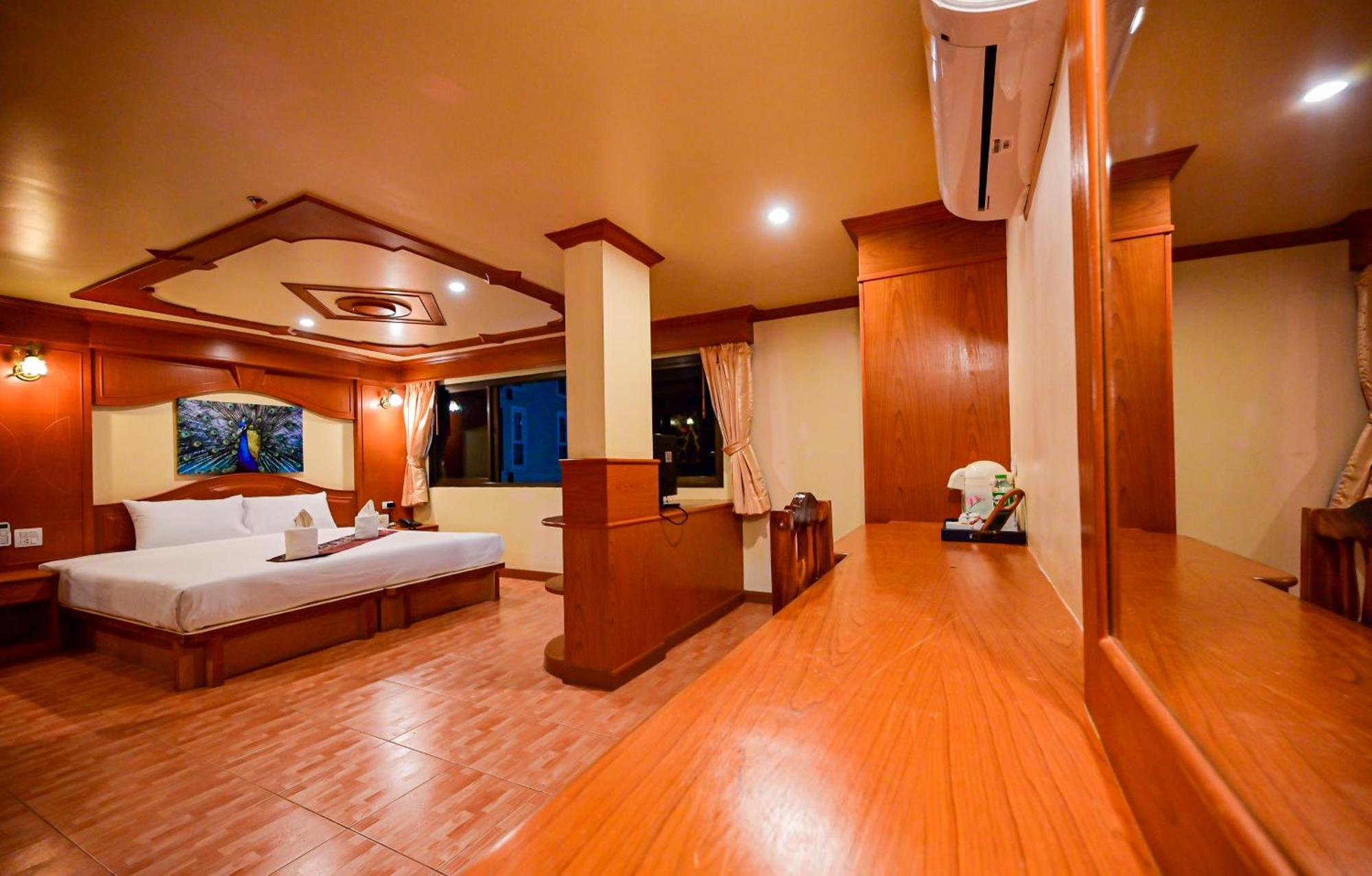 Tiger Complex Hotel Patong Exterior foto
